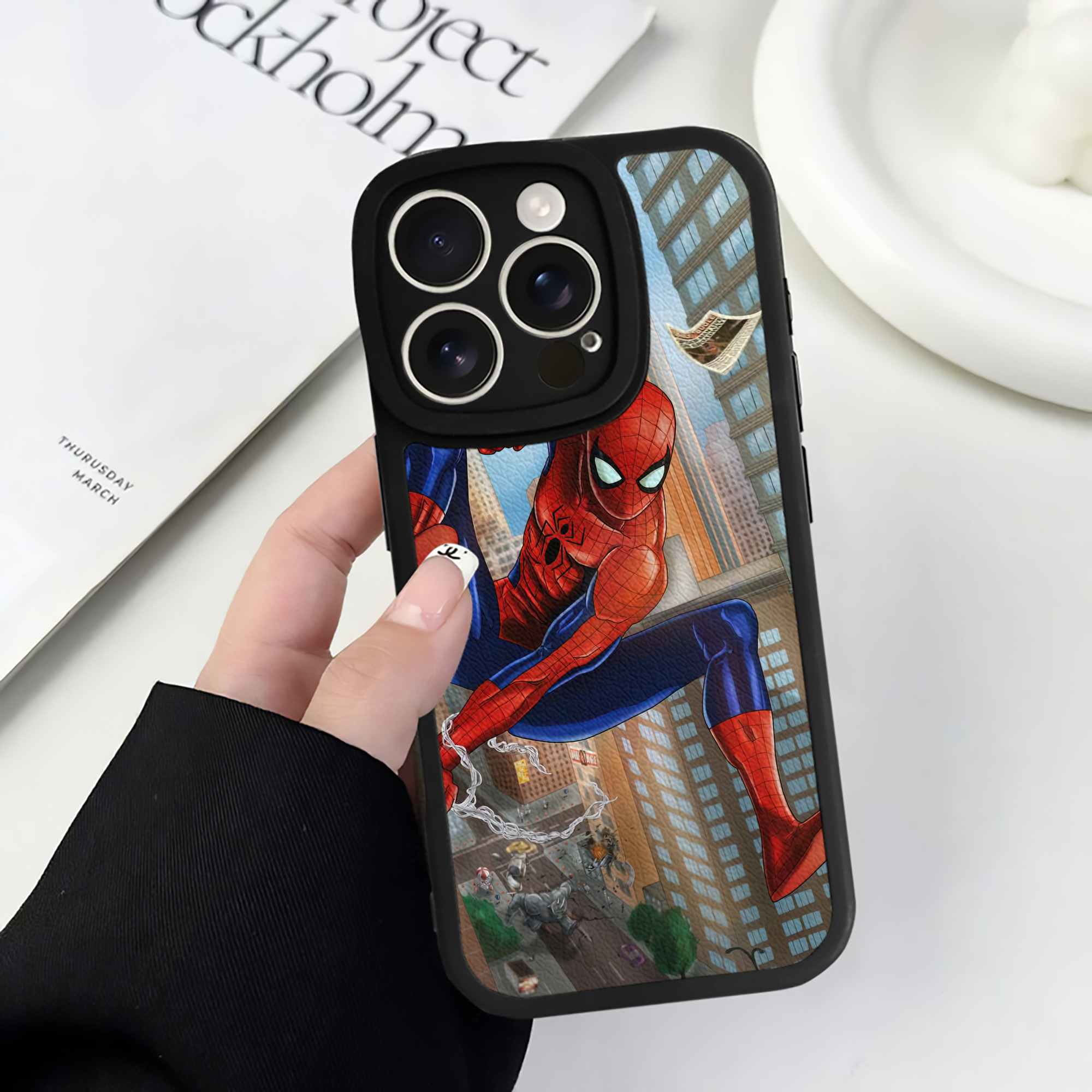 （画像用） Spider Man スパイダーマン 【iPhone 16シリーズ対応】シリコンスマホケース（レザー調） 材質：シリコン